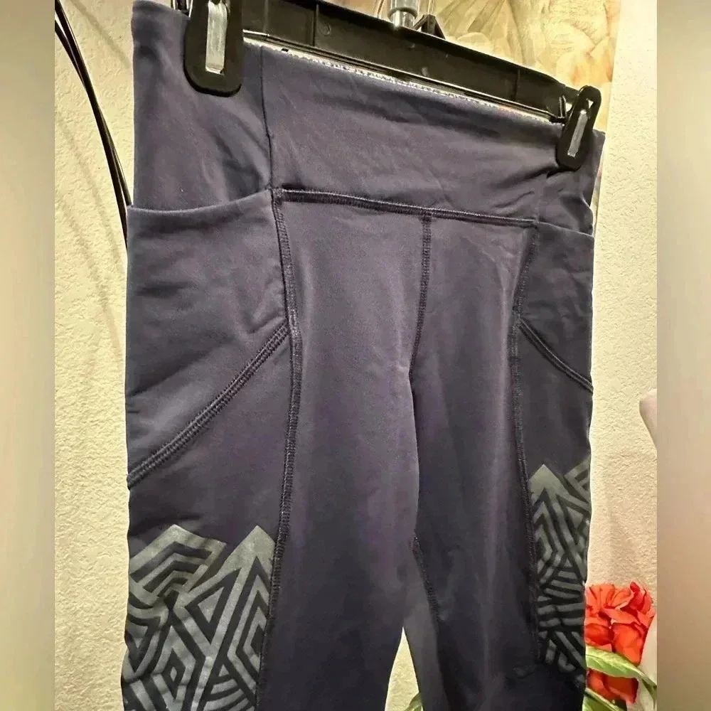 Lululemon Athletica cropped leggings size 4